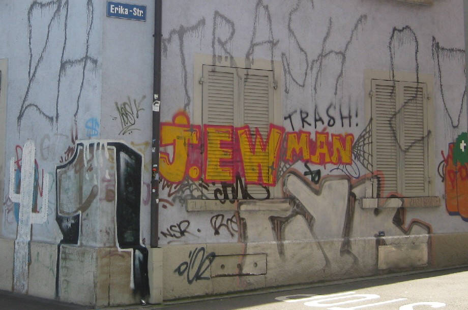 JEWMAN graffiti zürich schweiz. Es finden sich beide Schreibweisen JEWMAN und JEW MAN. JEWMAN ist ein beliebter graffitikünstle jüdischer herkunft aus dem K3 zürich-wiedikon. seine flotten sprüche sind genauso legendär wie seine graffitis