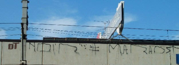 noir maraost graffiti tag in zitterschrift bahnhof hardbrcke zrich sbb