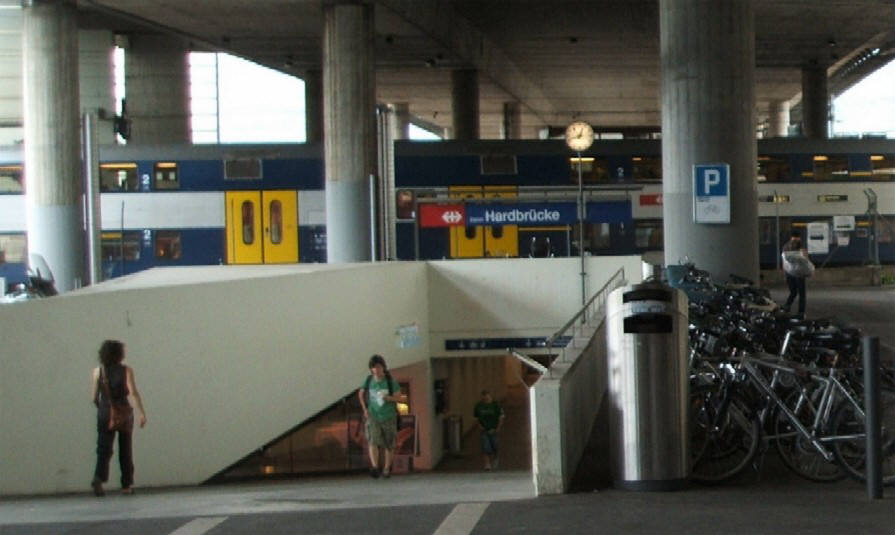 Zugang zum Bahnhof Hardbrcke SBB von der Gerodlstrasse Hardstrasse Bushaltestelle 54er Bus VBZ Zri-Linie