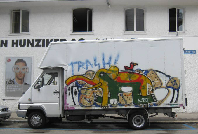 Der legendre AUTOKIDS Lastwagen mit dem Elefanten. Darunter das PUBER graffiti. Juli 2009 Ecke Kanzleistrasse Feldstrasse Zrich Aussersihl Kreis 4