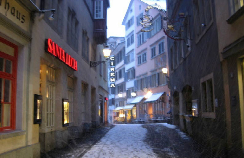 zurich old town in snow with santa lucia pizzeria marktgasse. zrcher altstadt im schnee mit santa lucia pizzeria an der marktgasse